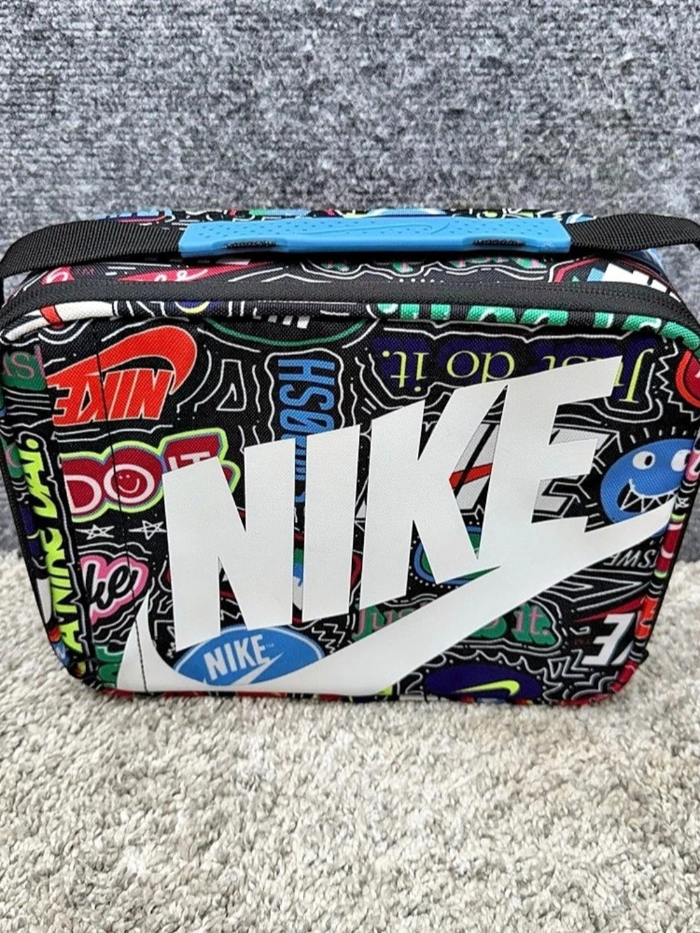 Preowned and previously used, in good condition, you are getting the lunch box i